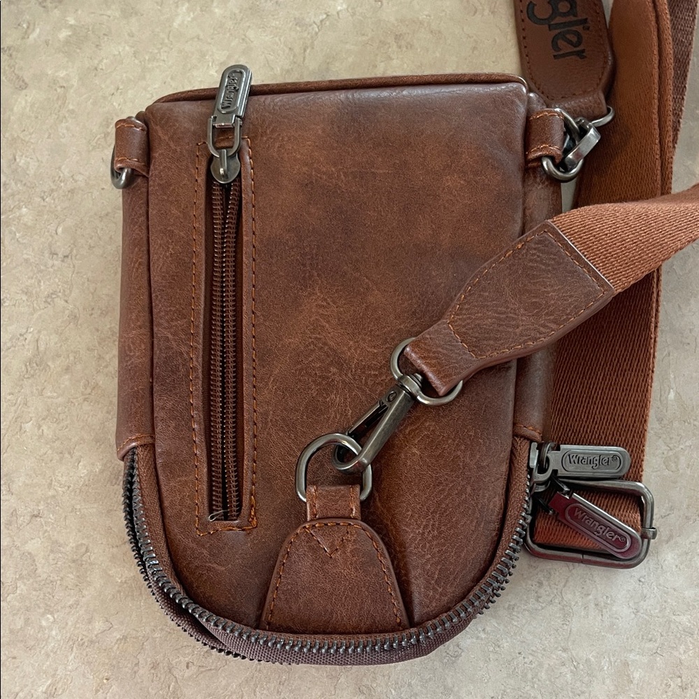 Wrangler Brown Crossbody Bag - Picture 3 of 5